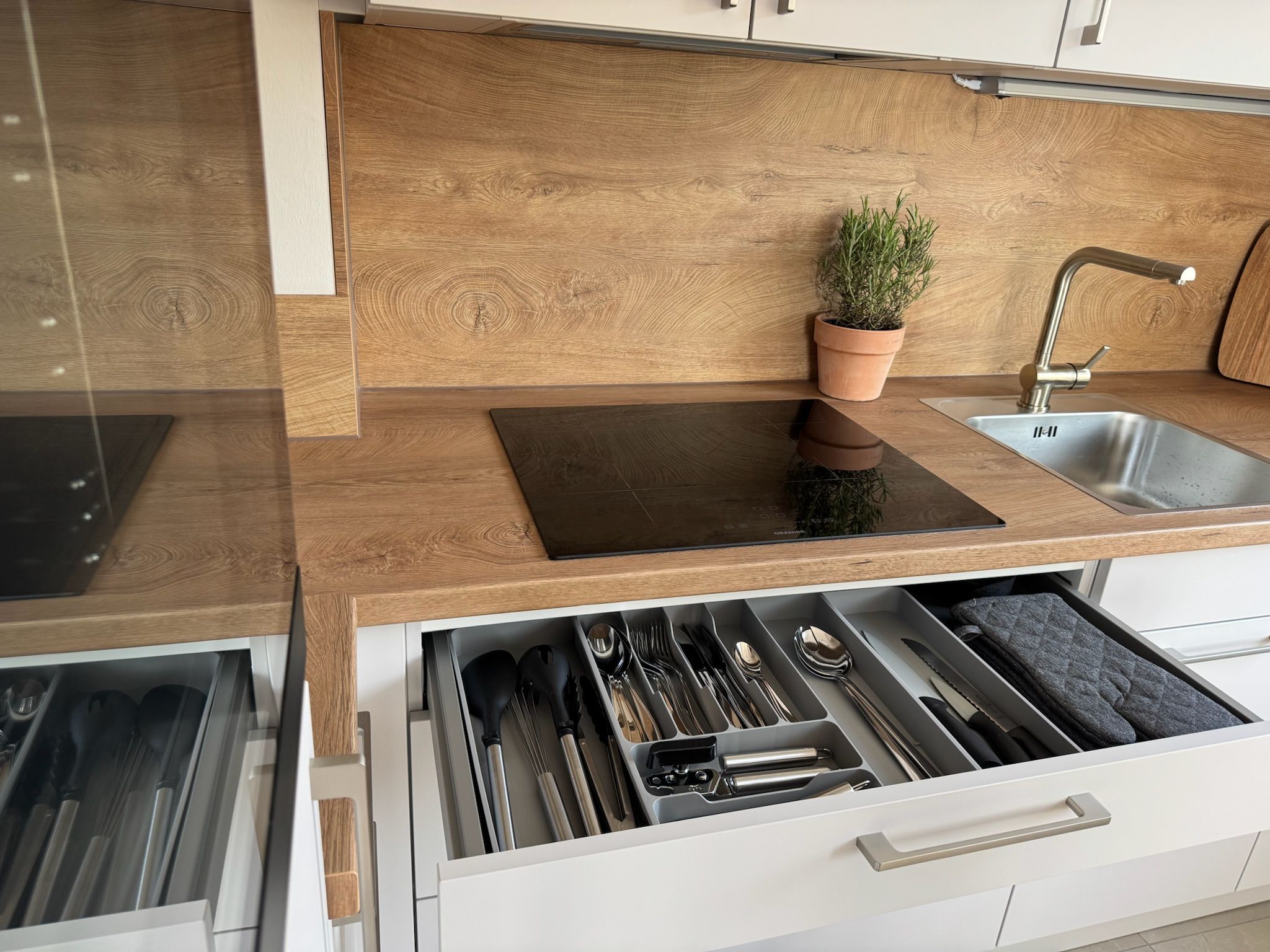 Exclusive Temporary Living – Newly Renovated And Furnished 2-Room Apartment With Two Balconies & Und - Exclusive temporary living – newly renovated and furnished 2-room apartment with two balconies & underground parking in Dresden-Blasewitz - Gallery - 18