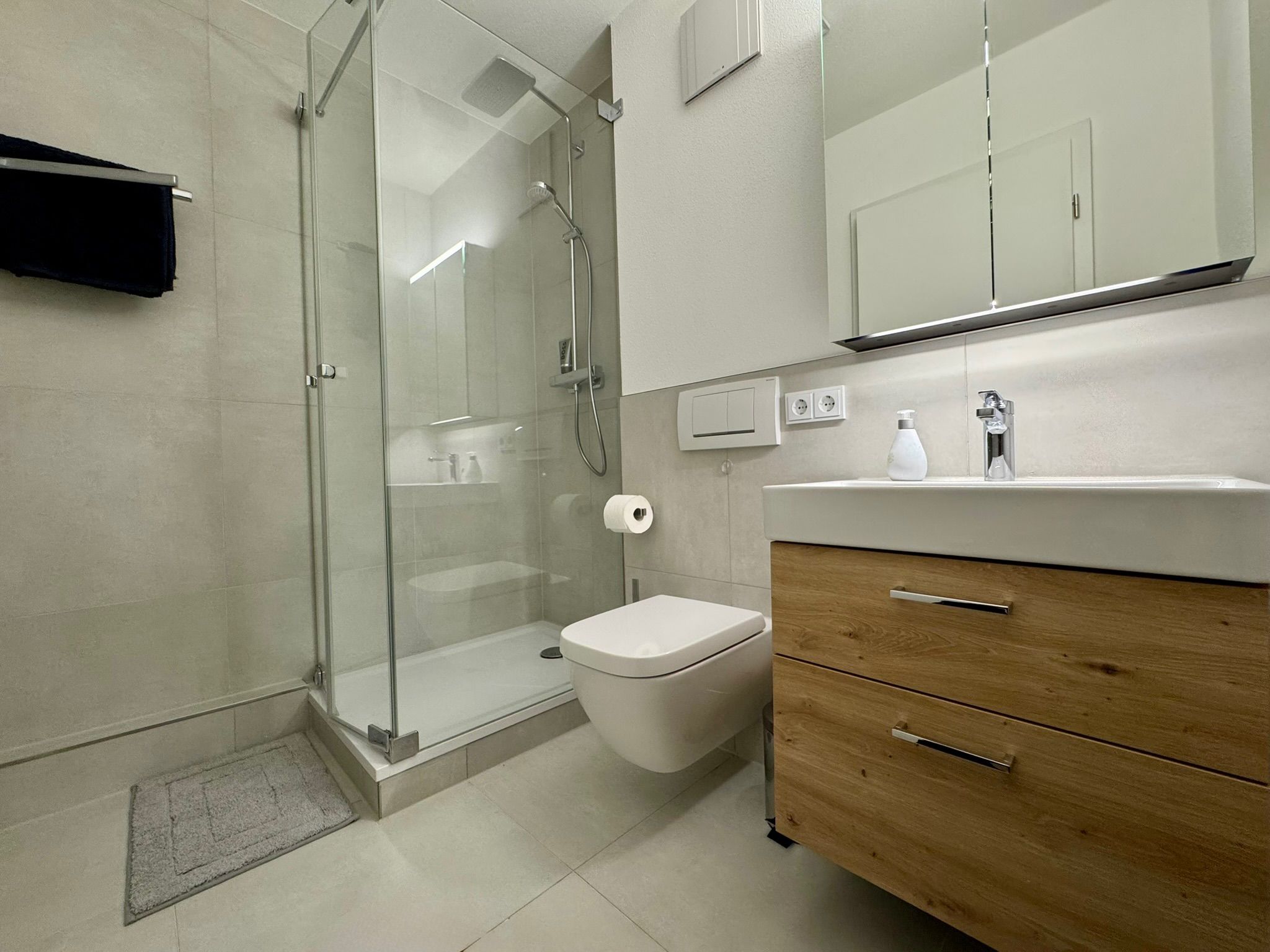 Exclusive Temporary Living – Newly Renovated And Furnished 2-Room Apartment With Two Balconies & Und - Exclusive temporary living – newly renovated and furnished 2-room apartment with two balconies & underground parking in Dresden-Blasewitz - Gallery - 13