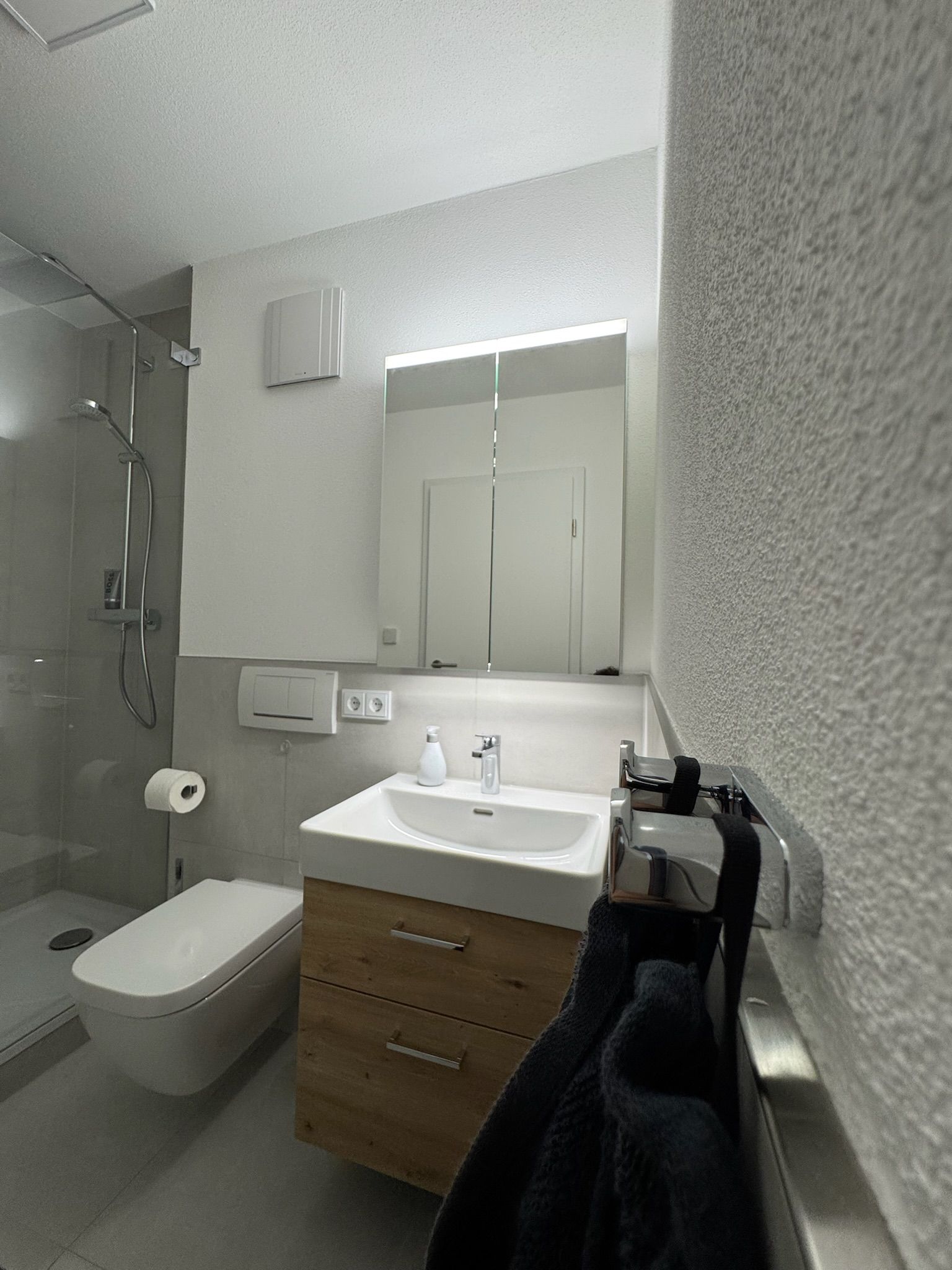 Exclusive Temporary Living – Newly Renovated And Furnished 2-Room Apartment With Two Balconies & Und - Exclusive temporary living – newly renovated and furnished 2-room apartment with two balconies & underground parking in Dresden-Blasewitz - Gallery - 12
