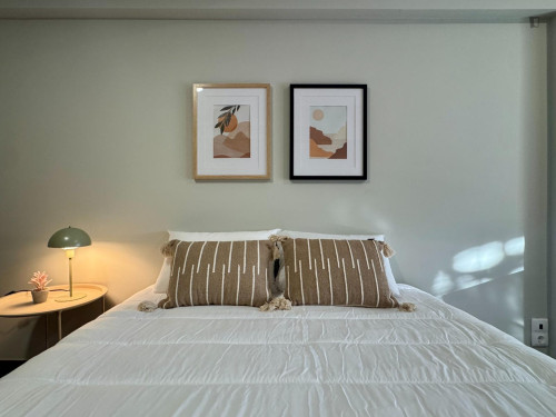 Luminous Double Bedroom with a balcony close to Coimbra Superior School of Education