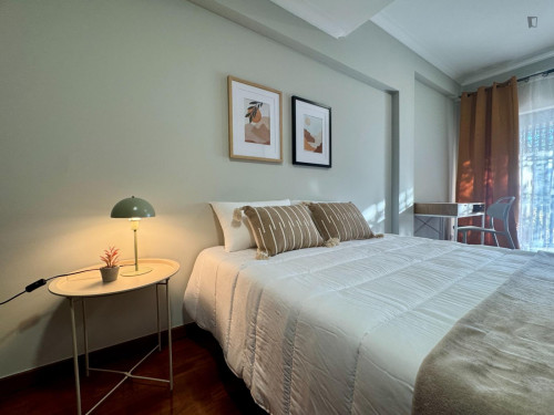Luminous Double Bedroom with a balcony close to Coimbra Superior School of Education