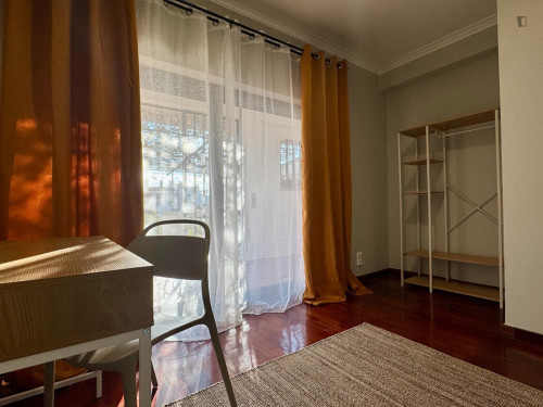 Luminous Double Bedroom with a balcony close to Coimbra Superior School of Education