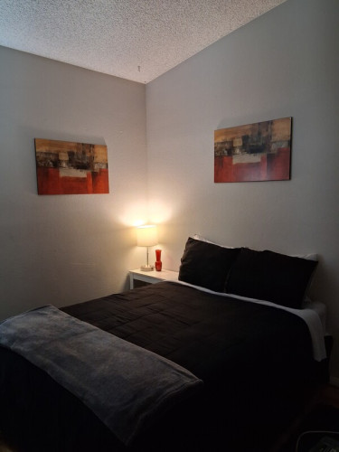 Relaxing Vegas Room  - Gallery - 5
