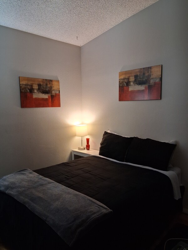 Cozy Vegas Room (Full Room) - 1
