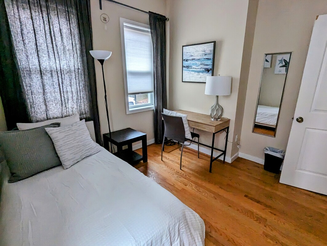 Room 1.2(Full Room) - Cozy private bedroom by Yale_Rm 1.2 - Gallery - 1