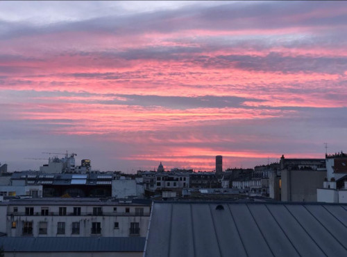 Studio meublé au dernier étage avec balcon et vue panoramique – Paris 11e