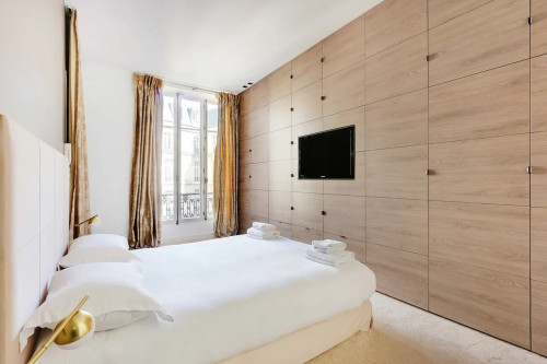 Modern Comfort for 4: Chic Parisian Apartment