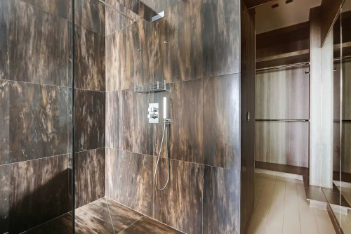 Modern Comfort for 4: Chic Parisian Apartment