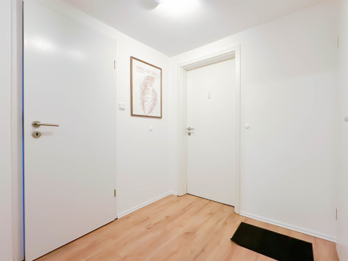 Design & Comfort – Fully Renovated, Fully Furnished Home with 2 Bedrooms and Workspace