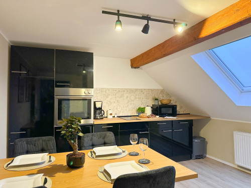 Design & Comfort – Fully Renovated, Fully Furnished Home with 2 Bedrooms and Workspace - Gallery - 14