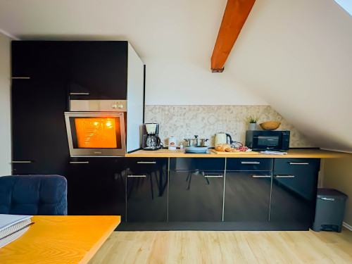 Design & Comfort – Fully Renovated, Fully Furnished Home with 2 Bedrooms and Workspace - Gallery - 16