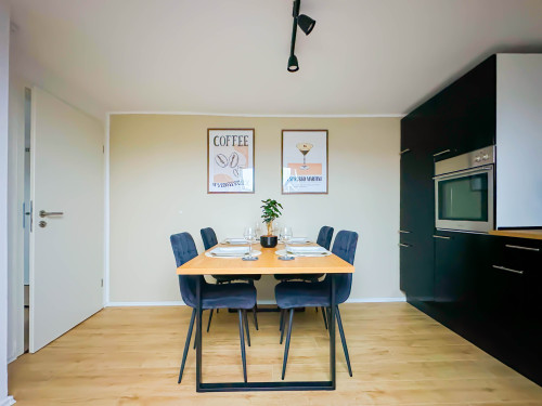 Design & Comfort – Fully Renovated, Fully Furnished Home with 2 Bedrooms and Workspace - Gallery - 11