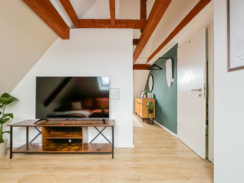 Design & Comfort – Fully Renovated, Fully Furnished Home with 2 Bedrooms and Workspace - Gallery - 20