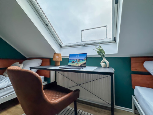 Design & Comfort – Fully Renovated, Fully Furnished Home with 2 Bedrooms and Workspace - Gallery - 6