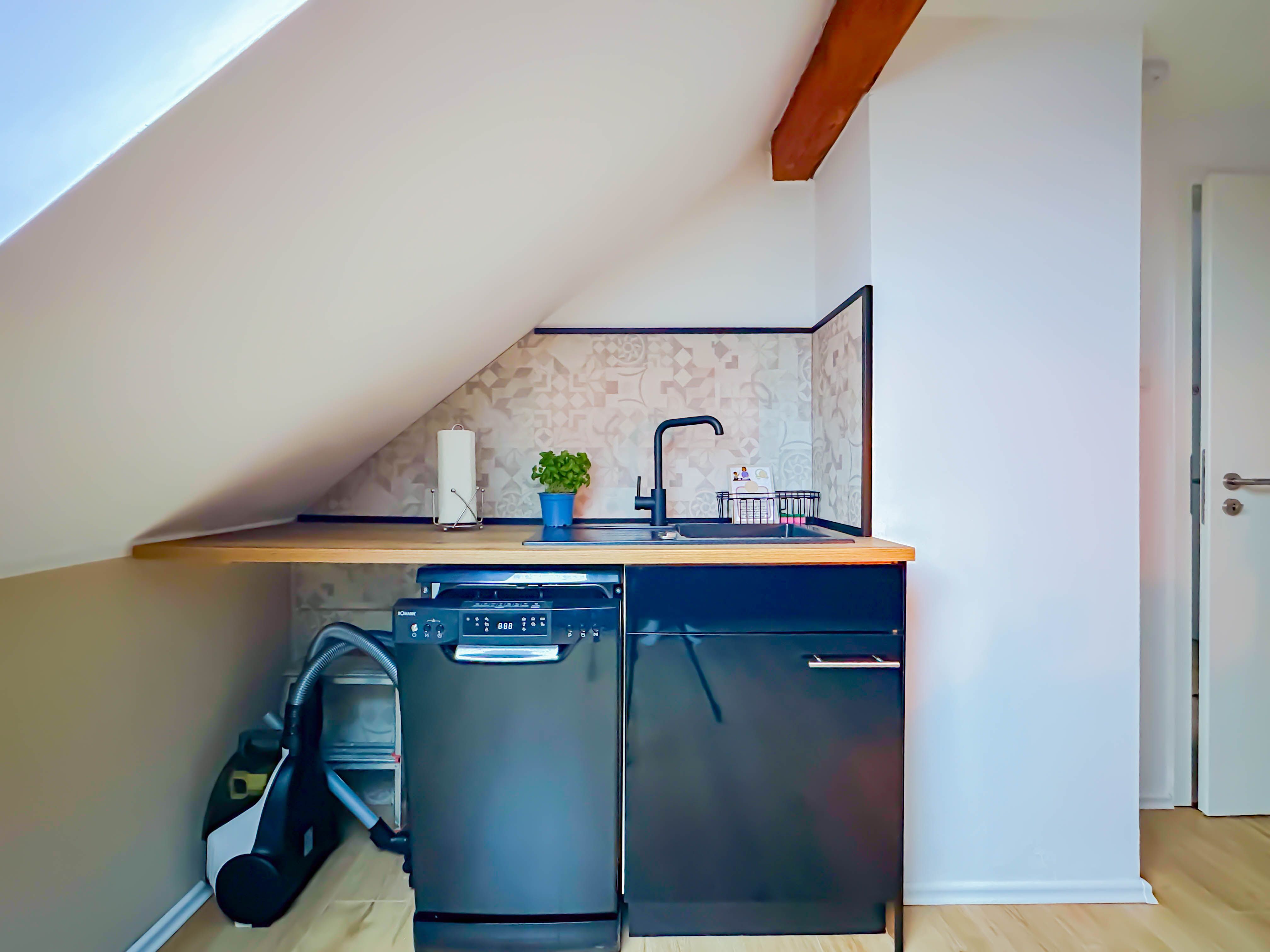 Design & Comfort – Fully Renovated, Fully Furnished Home With 2 Bedrooms And Workspace - Design & Comfort – Fully Renovated, Fully Furnished Home with 2 Bedrooms and Workspace - Gallery - 14
