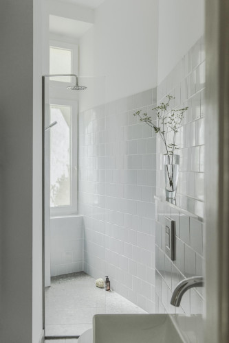 Designer Flat with Green Terrace