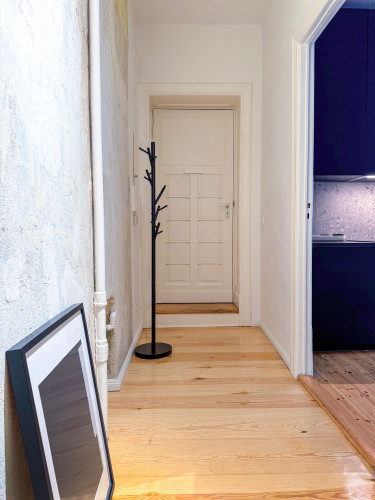 Designer Flat with Green Terrace