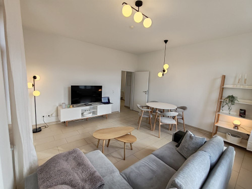 Bright design apartment in Esslingen city center with parking & home office