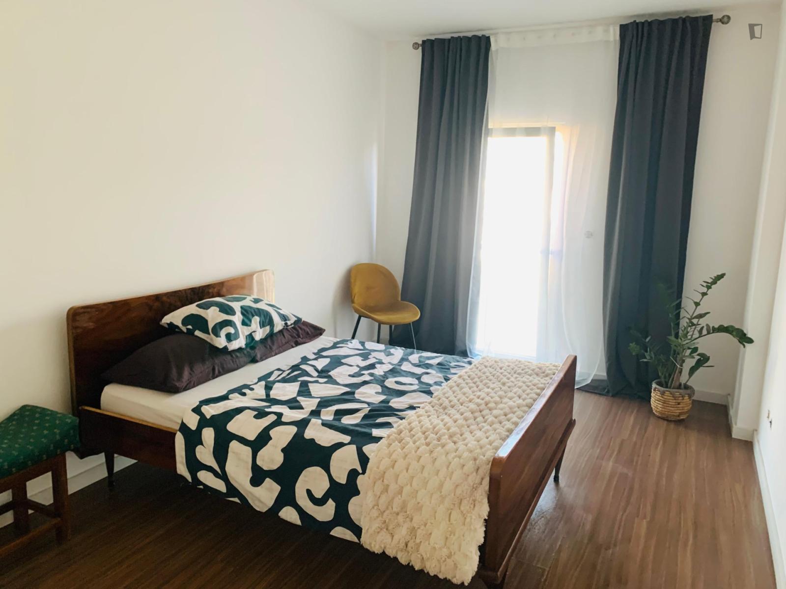 Luminous Double Bedroom Close To National Forest - 1