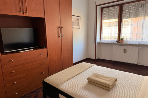 Cozy single bedroom in a 5-bedroom apartment