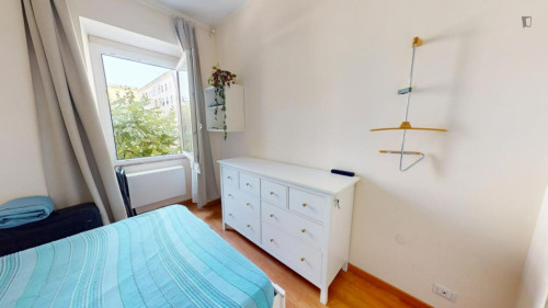 Singe Bedroom in a two-bedroom apartment in Rome
