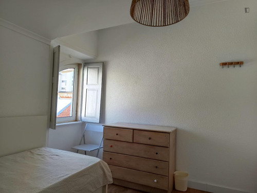 Irresistible Single Bedroom close to Parede Train Station