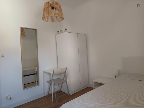 Irresistible Single Bedroom close to Parede Train Station