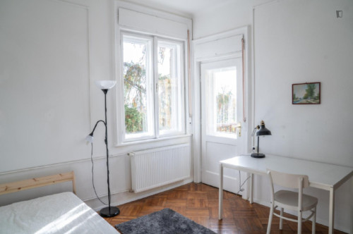 Shinning Single Bedroom with a balcony close to Margit híd, budai hídfő Train Station