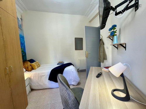 Snug double bedroom near Parque de Juan Faustino Bruil