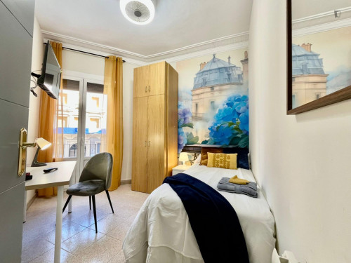 Snug double bedroom near Parque de Juan Faustino Bruil  - Gallery -  5