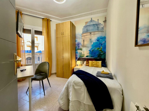 Snug double bedroom near Parque de Juan Faustino Bruil