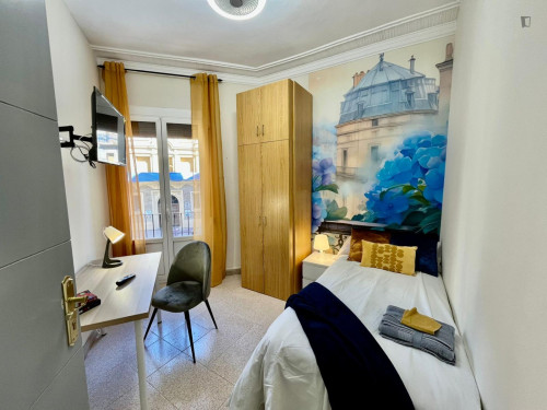 Snug double bedroom near Parque de Juan Faustino Bruil