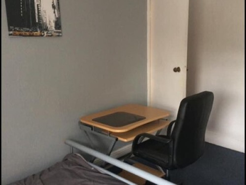 Short term let. Host lives in prope