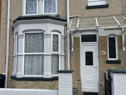 Short term let. Host lives in prope