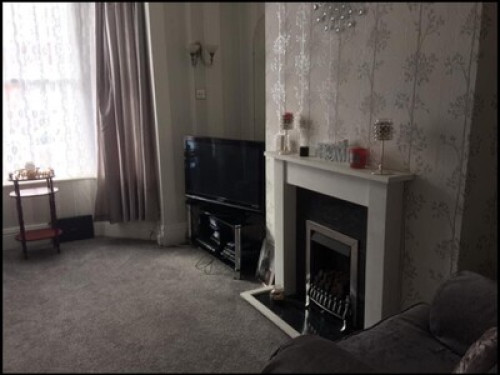 Short term let. Host lives in prope