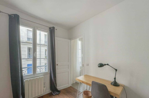 a charming 27m2 one-bedroom apartment, located on the 2nd floor of a building on rue de Fécamp.