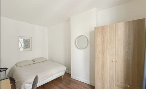 a charming 27m2 one-bedroom apartment, located on the 2nd floor of a building on rue de Fécamp.