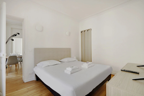 Very nice flat located in the heart of the Alesia district, completely refurbished and decorated with taste.