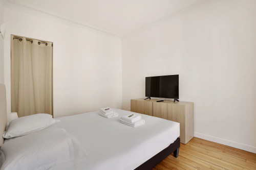 Very nice flat located in the heart of the Alesia district, completely refurbished and decorated with taste.