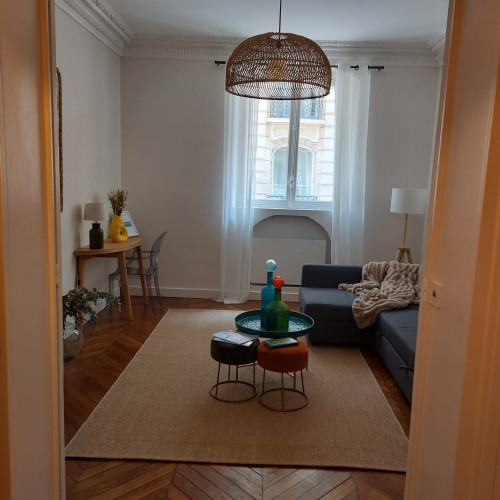 Apartment in a Haussmann building-1 Living room & 1 Bedroom-Absolutely quiet and safe-proximity to transport-prestigious 9ᵉ arrondissement