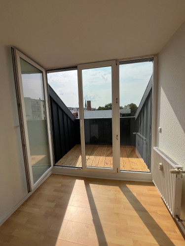Compact and Comfortable: Fully Furnished 2-Room Top-Floor Apartment with Terrace - Gallery - 3
