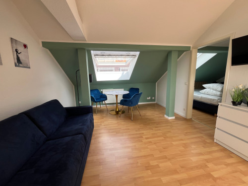 Compact and Comfortable: Fully Furnished 2-Room Top-Floor Apartment with Terrace - Gallery - 4