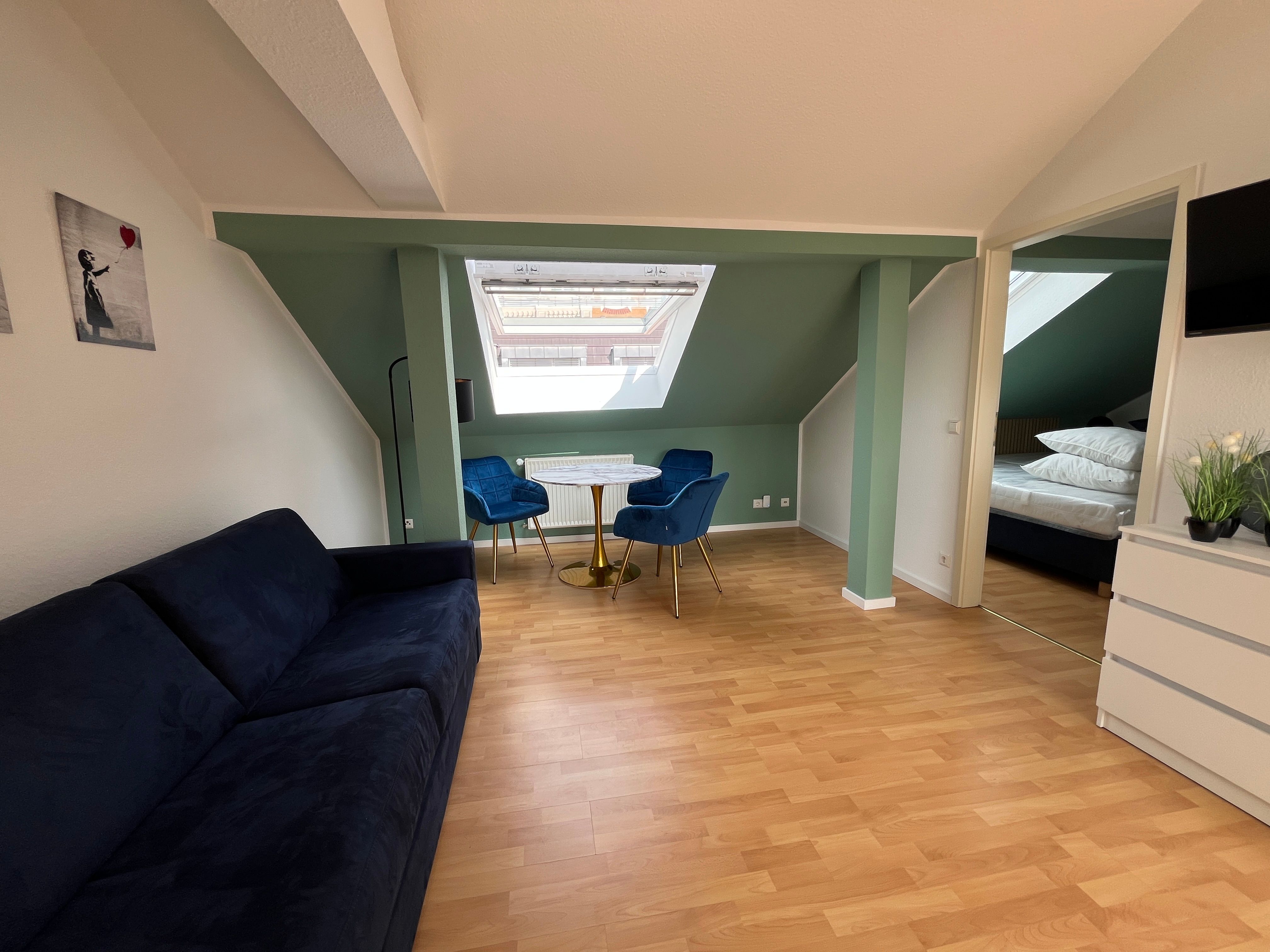 Compact And Comfortable: Fully Furnished 2-Room Top-Floor Apartment With Terrace - 1