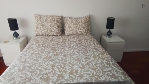 Comfy Double Bedroom close to Nova School of Business and Economics