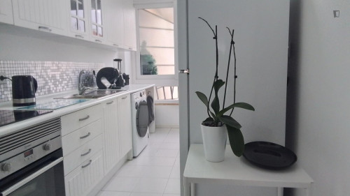 Comfy Double Bedroom close to Nova School of Business and Economics