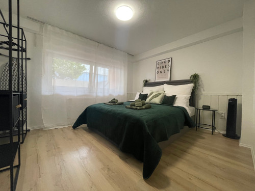Feel-good apartment with smart TV, self check-in and carport