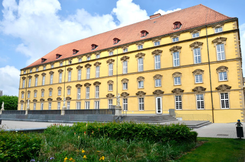 Top location in Osnabrueck City – close to the castle gardens – exclusively renovated!