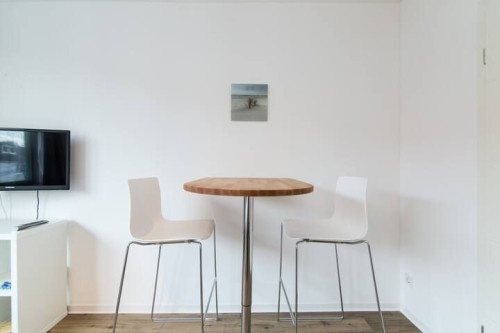 Pretty flat in the heart of town - parking included