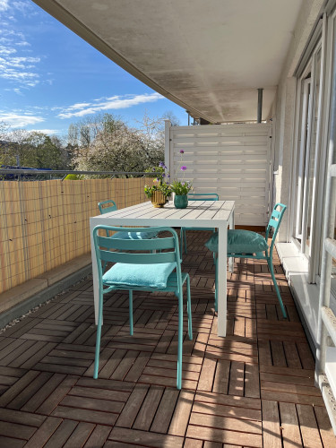 Design flat with parking garage and large balcony in Flingern-Nord