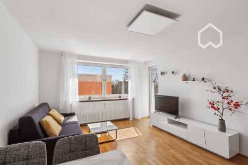 Newly furnished 2-room apartment with plenty of light